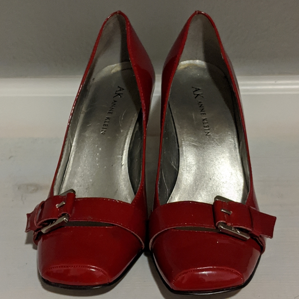 Patent leather Anne Klein heels